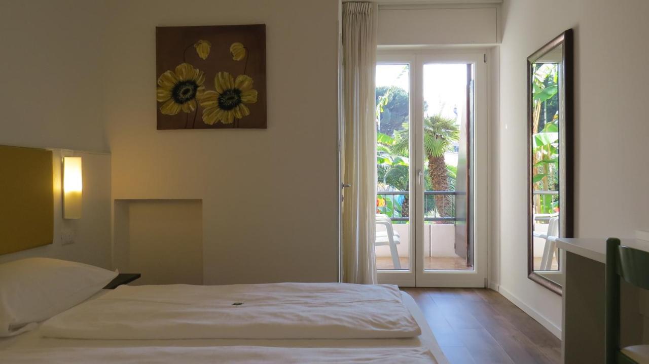 Hotel Villa Claudia Torbole Sul Garda ภายนอก รูปภาพ
