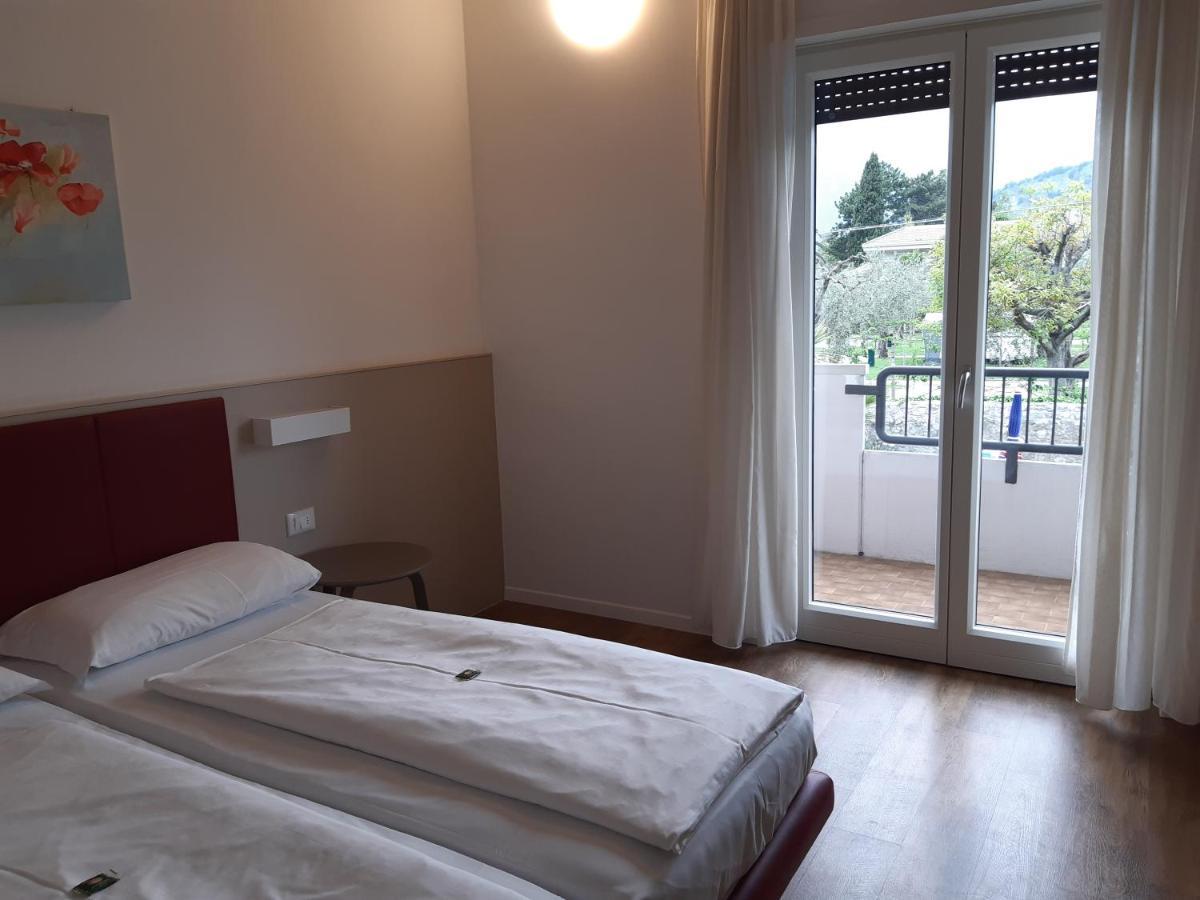 Hotel Villa Claudia Torbole Sul Garda ภายนอก รูปภาพ