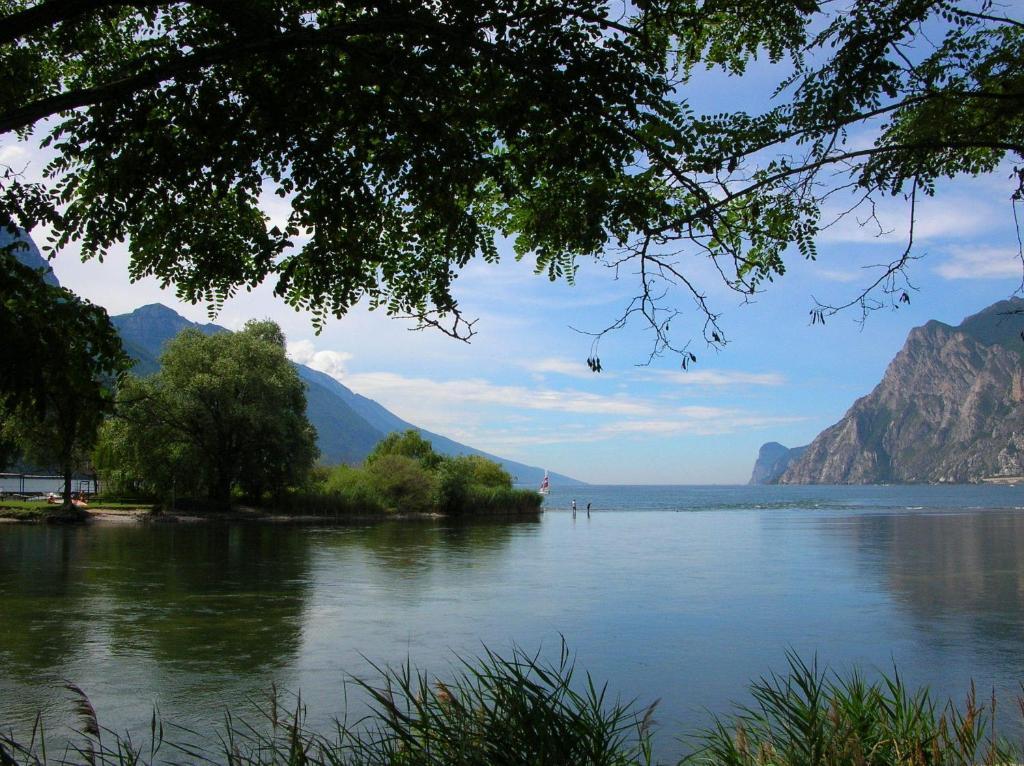 Hotel Villa Claudia Torbole Sul Garda ภายนอก รูปภาพ