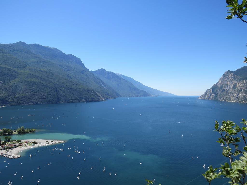 Hotel Villa Claudia Torbole Sul Garda ภายนอก รูปภาพ