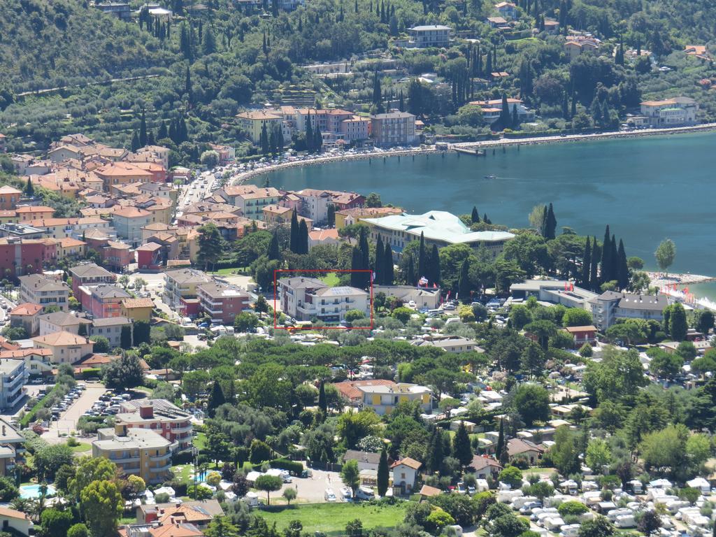Hotel Villa Claudia Torbole Sul Garda ภายนอก รูปภาพ