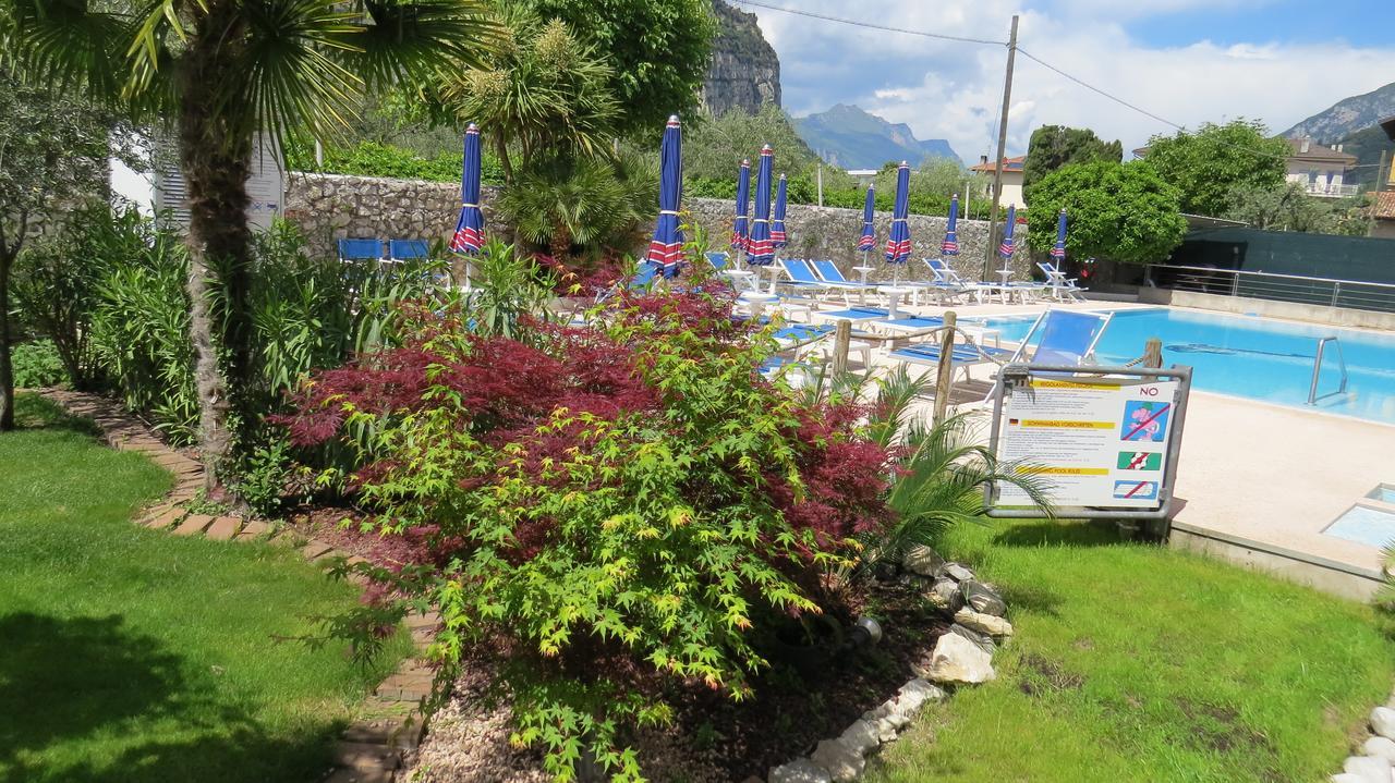 Hotel Villa Claudia Torbole Sul Garda ภายนอก รูปภาพ