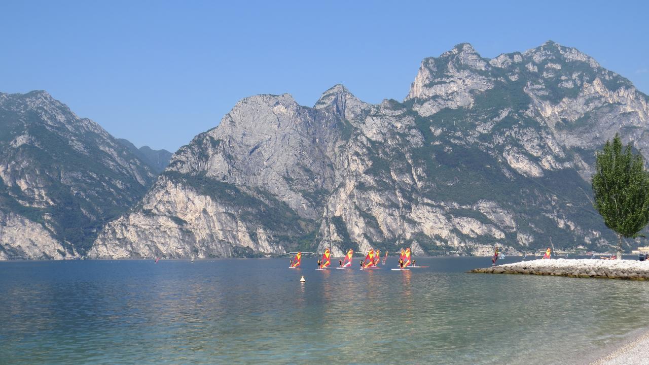 Hotel Villa Claudia Torbole Sul Garda ภายนอก รูปภาพ